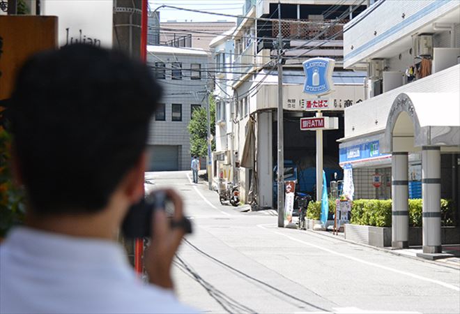 失踪した部下の張り込み調査