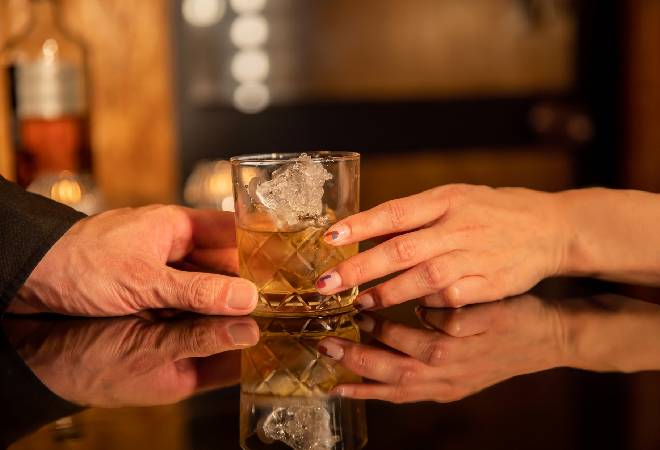 キャバ嬢の彼女が店を辞めない理由とは？｜尾行調査事例