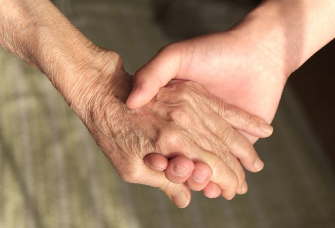 祖母が男に騙されお金を貢いでしまっているのを阻止したい｜探偵利用事例
