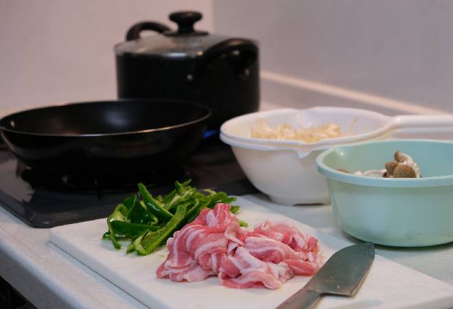 料理に文句を言うモラハラ夫は浮気中？｜離婚を有効に進めるための探偵利用事例