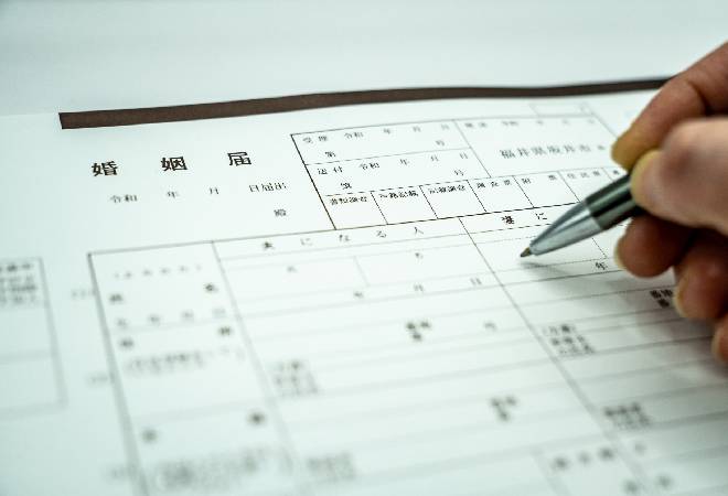 妊娠後期になっても籍を入れないのは離婚が成立していないから？|20代女性からの調査相談