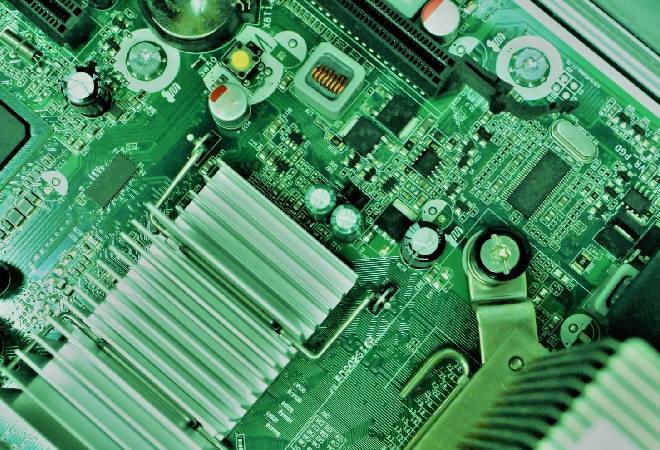半導体製造業界における、高精度技術の漏洩リスク対策に。外部・内部からの情報流出を防ぐ探偵調査についての事例と解決策