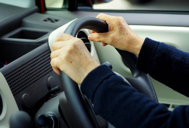 免許を自主返納した父、本当に運転をやめたのか確かめたい|40代男性からの調査相談