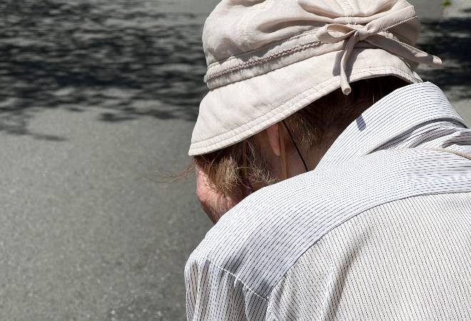 父が高齢の女性に貢いでいるようで心配…詐欺かどうか確かめたい|50代男性からの調査相談