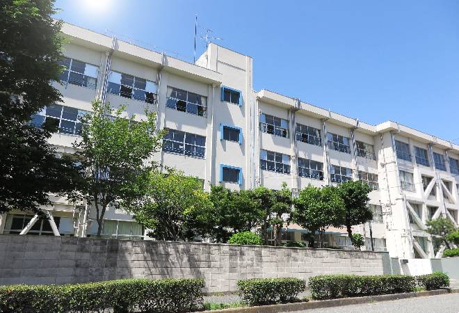 採用した新人教員に“噂”が…｜探偵相談事例
