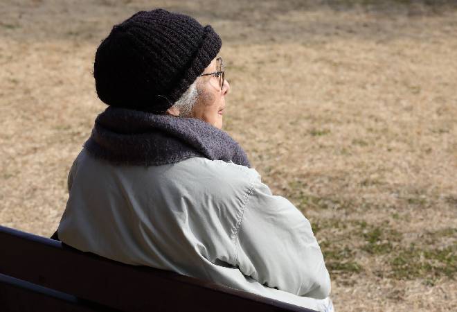 一人暮らししている高齢の母の面倒を見ている男性は誰？素性を確かめたい｜調査事例