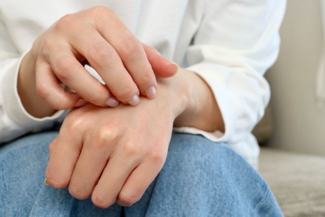 アレルギーハラスメントをやめてくれない義母と別居したい|30代女性からの調査相談