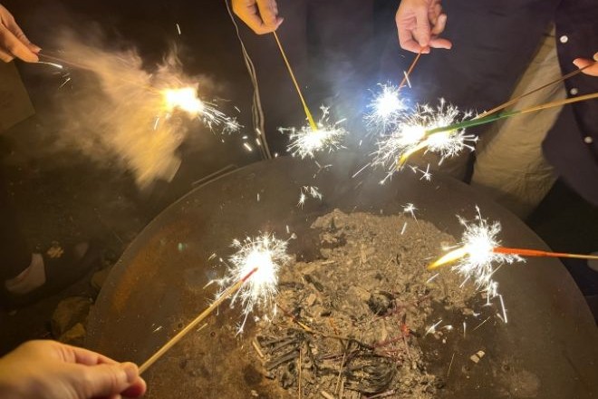 「家の前で毎晩花火…」苦情が通じないご近所迷惑にどう対応する？｜証拠収集の相談事例