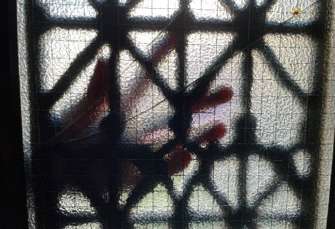 管理アパートで女性入居後、窓を覗く男の影…｜40代男性オーナーからの調査相談