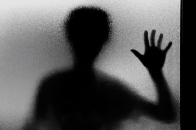 一人暮らしの母は「大丈夫」と言うけれど…隣人の異常行動が不安｜引っ越し判断のために娘が頼んだ探偵調査