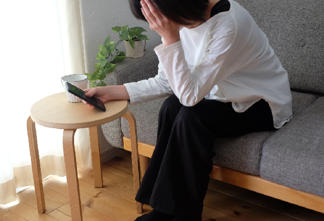 担任教師が娘に大量のショートメッセージを送っている！？｜40代母親からの相談事例