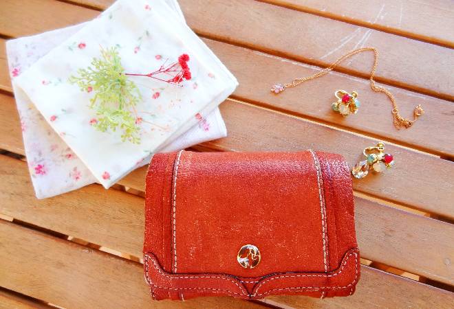 職場の女性とプレゼントが被っていた…夫の行動に潜む違和感を確かめた方法|探偵活用事例