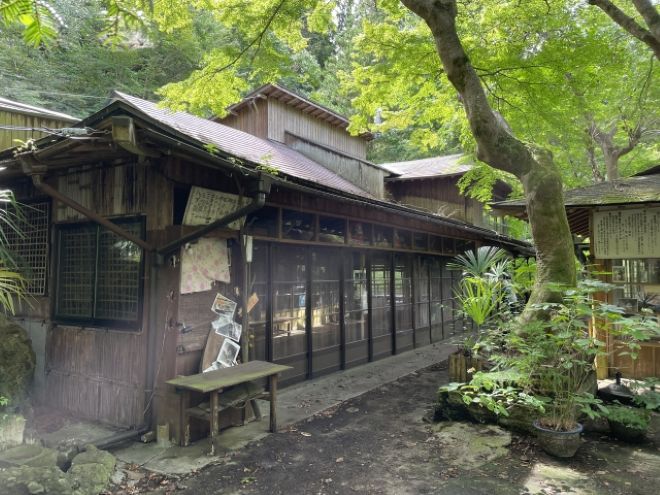 倒壊リスクのある空き家の所有者と連絡が取れない…|自治体職員による探偵利用事例